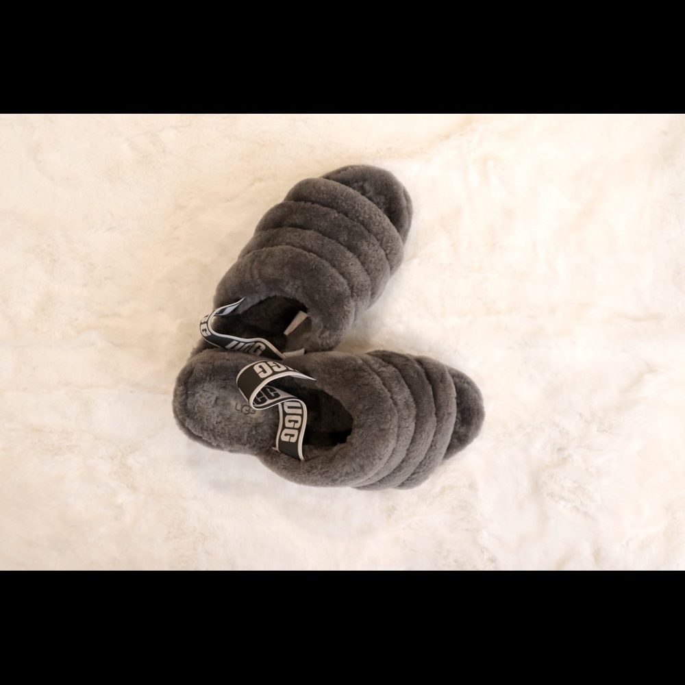 UGG SLIPPERS
